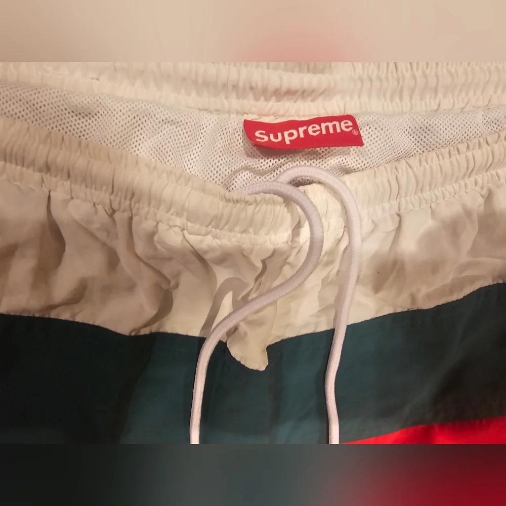 Men Supreme Red/Green/White Swim Trunks Large Gucci - Picture 4 of 5